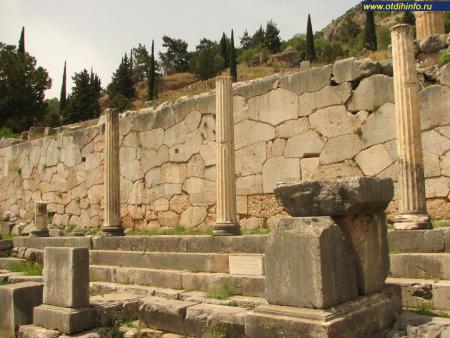 Стоа афинян и полигональная стена