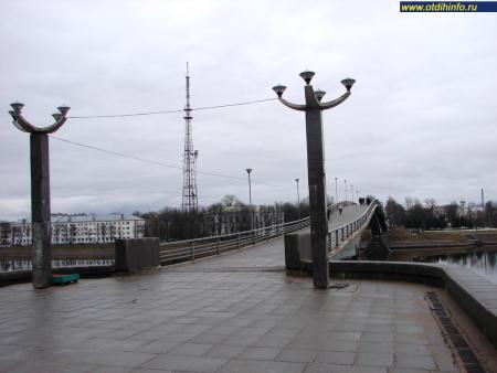 Пешеходный мост через реку Волхов