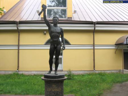 Памятник Н. Н. Соловьеву