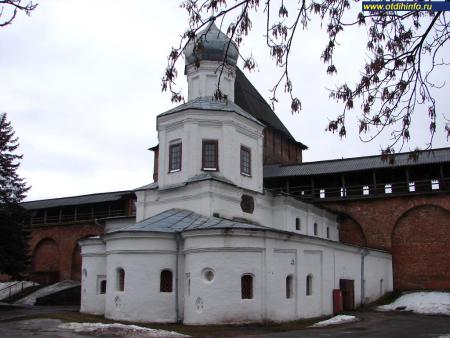 Фото: Новгородский кремль, церковь покрова пресвятой Богородицы