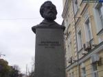 Памятник-бюст М. П. Драгоманову