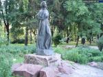 Памятник Лесе Украинке в парке Городской сад