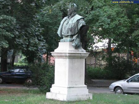 Фото: Памятник-бюст Зигмунду Вильмосу