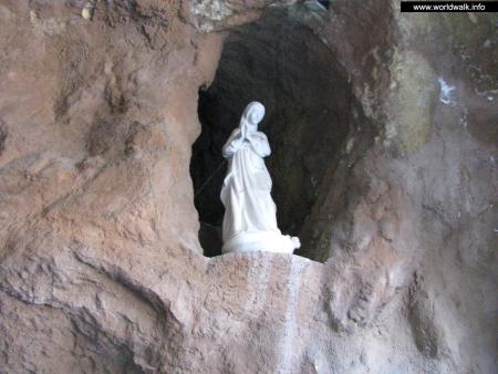 Фото: Пещерная церковь в холме Геллерт, пещера холма Геллерт