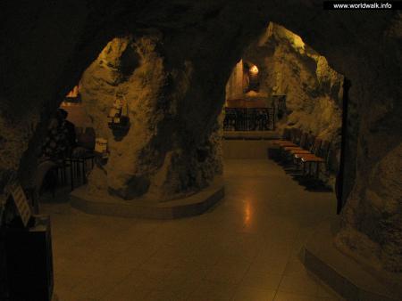 Фото: Пещерная церковь в холме Геллерт, пещера холма Геллерт