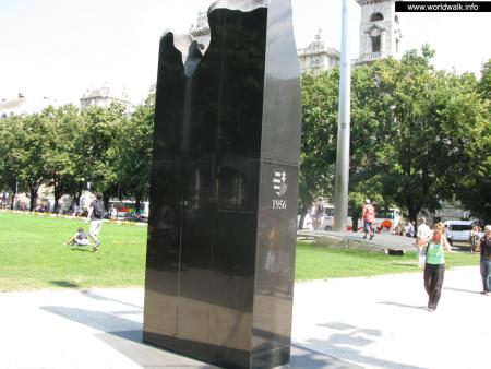 Памятник жертвам событий 1956 года, памятник Пламя революции