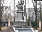 Памятник-бюст В. П. Каруне