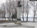 Памятник-бюст Н. И. Сташкову