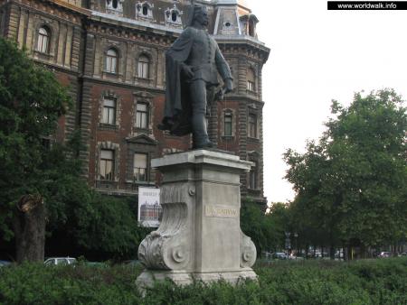 Памятник Яношу Боттьяну