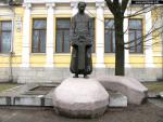 Памятник Д. И. Яворницкому