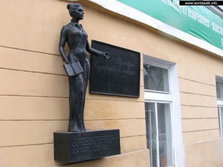 Памятник А. М. Калмыковой