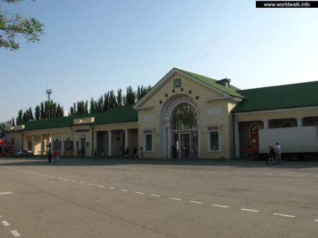 Фото: Железнодорожный вокзал Феодосии