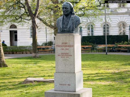Памятник-бюст Йозефу Мадерспергеру