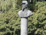 Памятник-бюст Ярославу Домбровскому