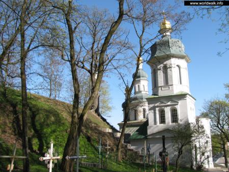 Фото: Ильинская церковь и Антониевы пещеры