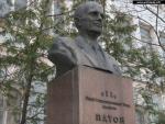 Памятник-бюст Б. Е. Патону