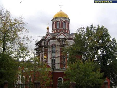 Фото: Церковь Благовещения Пресвятой Богородицы в Петровском парке