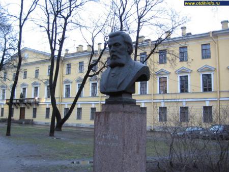 Памятник М.П. Мусоргскому