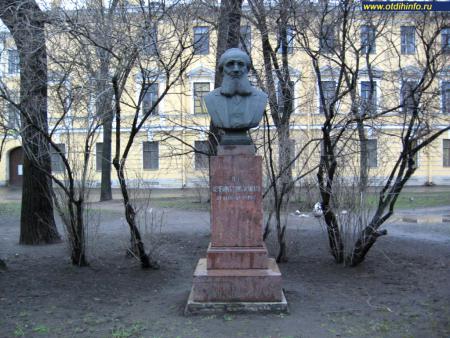 Памятник П.П. Семенову-Тян-Шанскому