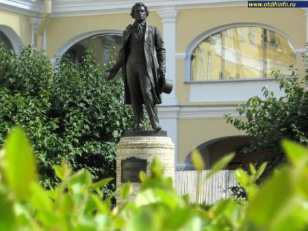 Памятник А. С. Пушкину на Мойке