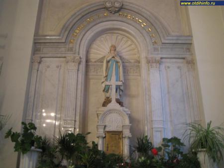 Фото: Костел Святого Людовика Французского
